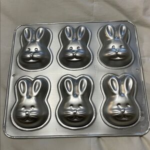 Wilton | Aluminum | Bunny Head | Six | Individual | Cake | Mold/Pan/Tray | 1992